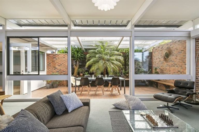 Photo of property in 98 Hillcrest Avenue, Hillcrest, Auckland, 0627