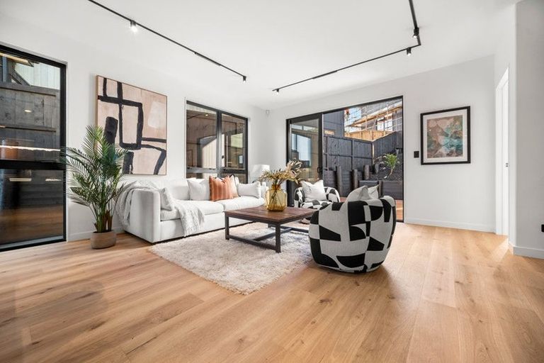 Photo of property in 24 Streamview Way, Long Bay, Auckland, 0630