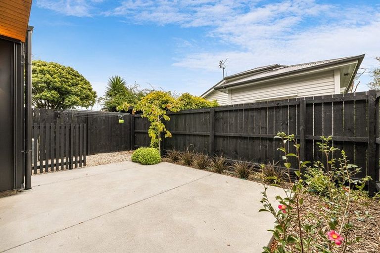 Photo of property in 2/12 Hume Street, Sydenham, Christchurch, 8023
