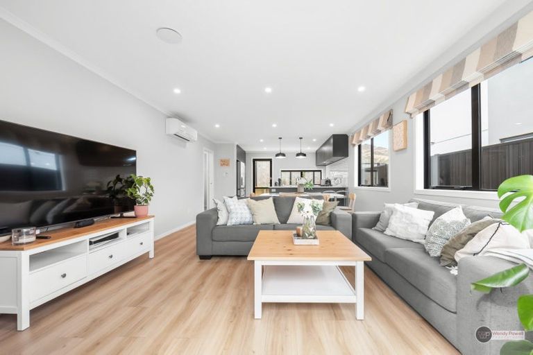 Photo of property in 11 Desert Gold Lane, Wallaceville, Upper Hutt, 5018