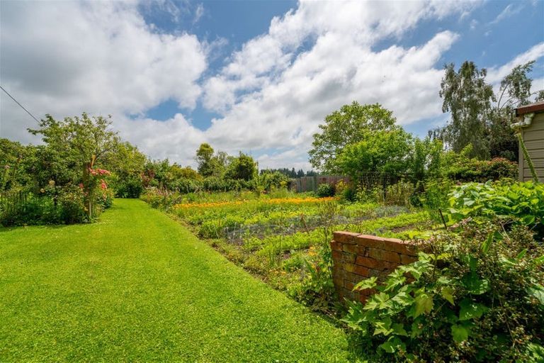 Photo of property in 58 Timaru Road, Waimate, 7924