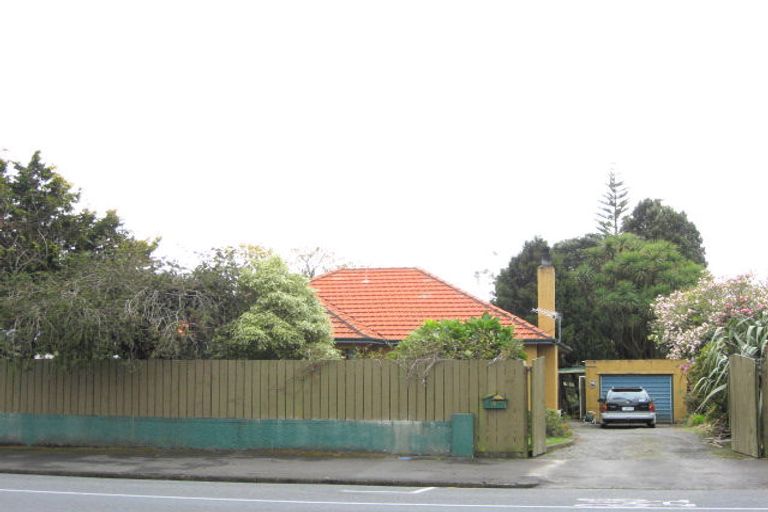 Photo of property in 30 Huatoki Street, Vogeltown, New Plymouth, 4310