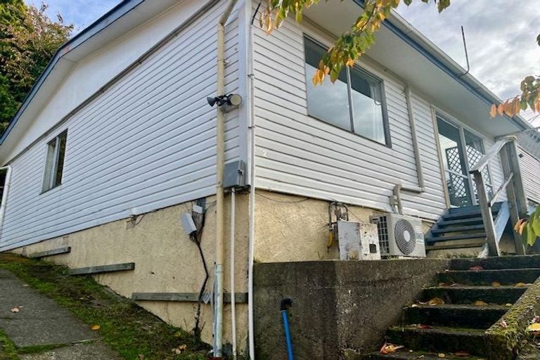 Photo of property in 2/159a Newlands Road, Newlands, Wellington, 6037