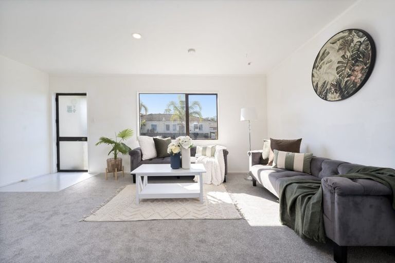 Photo of property in 1/26 Karepo Crescent, Ranui, Auckland, 0612