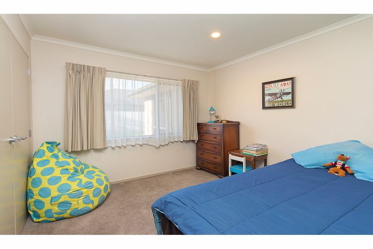 Photo of property in 8 Puketi Lane, Waiuku, 2123
