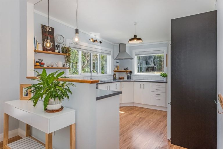 Photo of property in 6 Bay Drive, Titahi Bay, Porirua, 5022