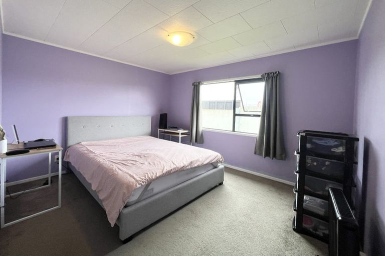 Photo of property in 2/7 Barbados Drive, Unsworth Heights, Auckland, 0632