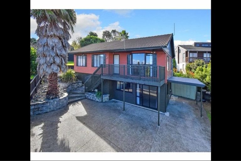 Photo of property in 21 Orinda Close, Botany Downs, Auckland, 2010