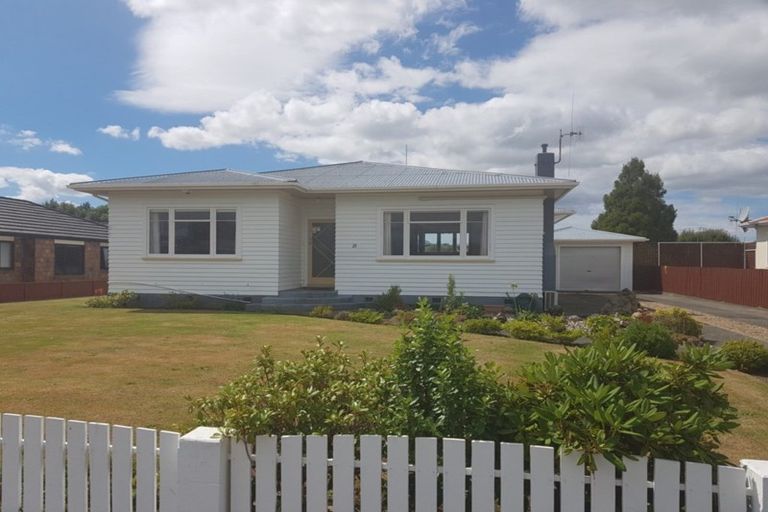Photo of property in 21 Alma Street, Dannevirke, 4930