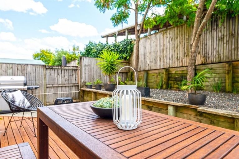 Photo of property in 41 Barnea Circle, Glen Eden, Auckland, 0602