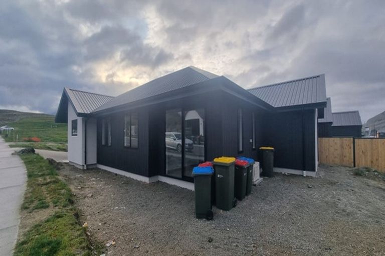 Photo of property in 100 Drysdale Road, Jacks Point, 9371