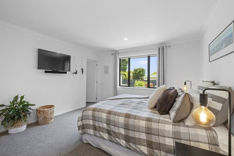 Photo of property in 18 Piharau Crescent, Hurdon, New Plymouth, 4310