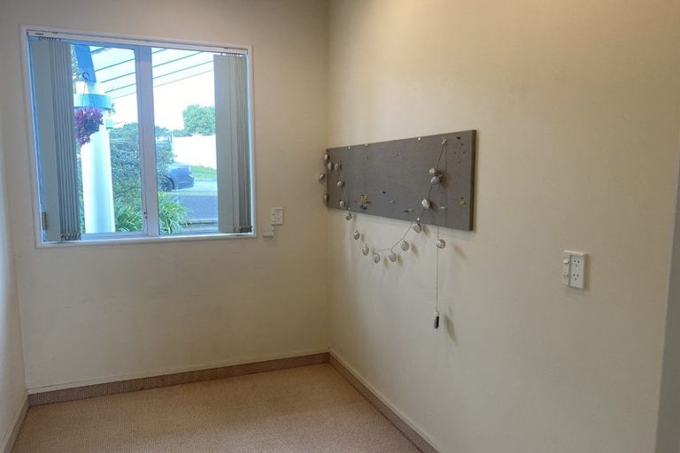 Photo of property in 39 Lanyon Place, Whitby, Porirua, 5024