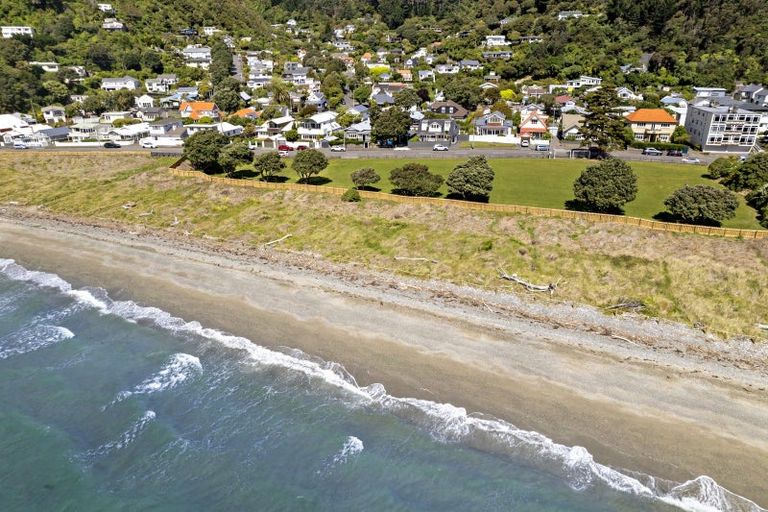 Photo of property in 23 Marine Parade, Eastbourne, Lower Hutt, 5013