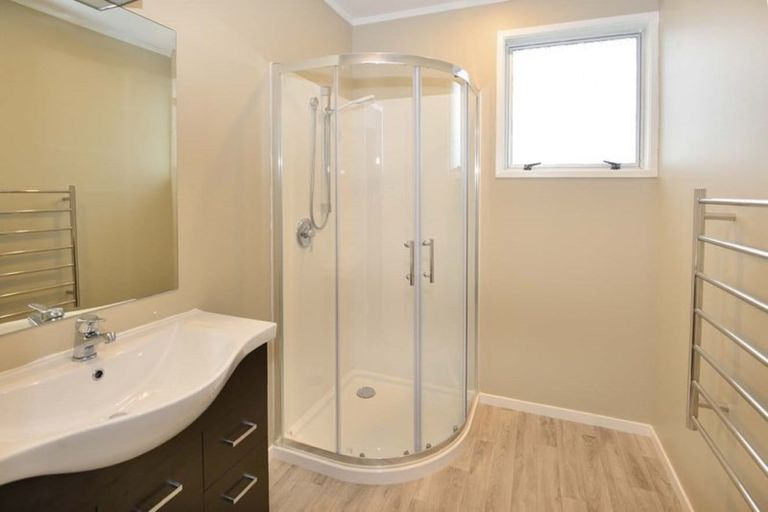 Photo of property in 56 Brian Crescent, Stanmore Bay, Whangaparaoa, 0932