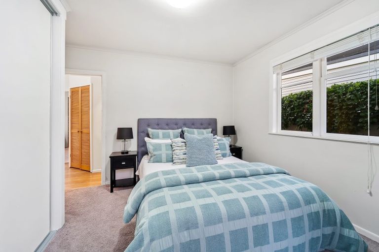 Photo of property in 1/50 Sylvan Avenue, Northcote, Auckland, 0627