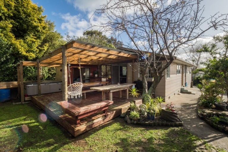 Photo of property in 16 Kowhai Street, Tokomaru, Palmerston North, 4474