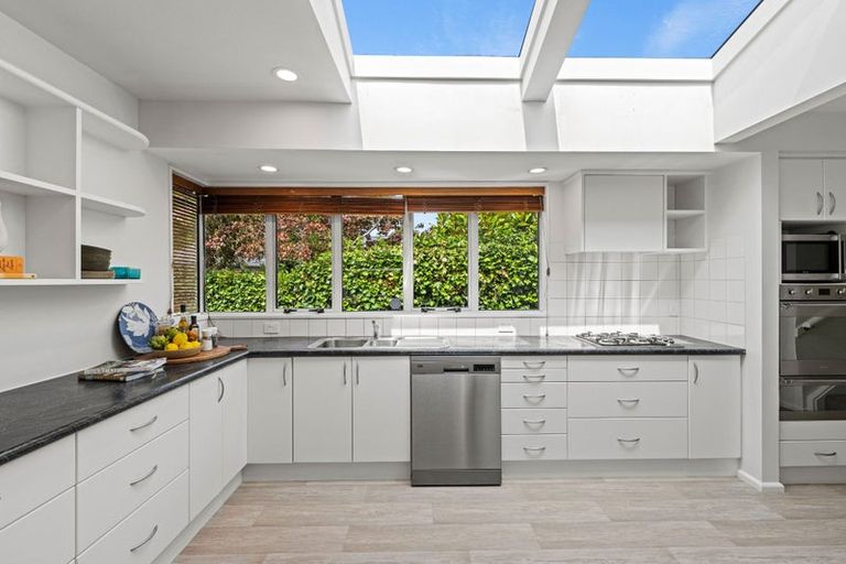 Photo of property in 30 Hadlow Place, Burnside, Christchurch, 8041