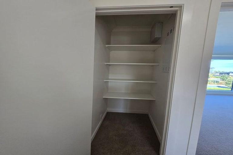 Photo of property in 8 Park Green Avenue, Rosehill, Papakura, 2113