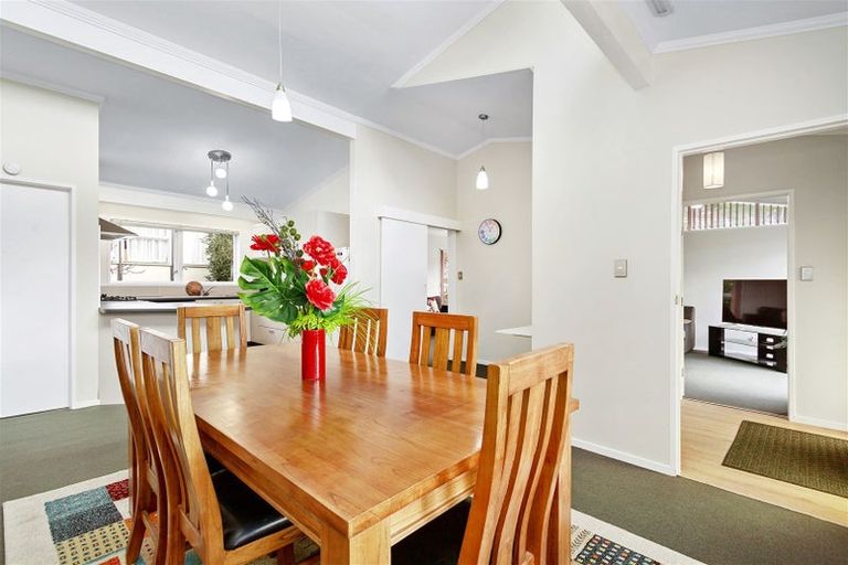 Photo of property in 78 Churton Drive, Churton Park, Wellington, 6037