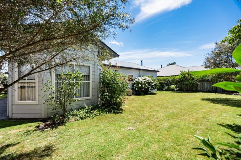 Photo of property in 15 Ross Place, Greenmeadows, Napier, 4112