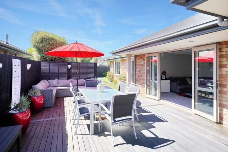 Photo of property in 10 Tawa Place, Parklands, Christchurch, 8083