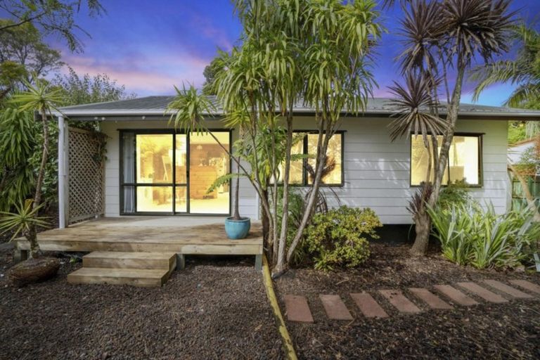 Photo of property in 2/103 Glendale Road, Glen Eden, Auckland, 0602