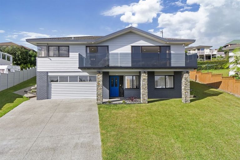 Photo of property in 21 Ballini Rise, West Harbour, Auckland, 0618