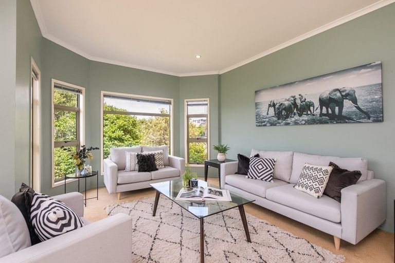 Photo of property in 42 Dress Circle, Newlands, Wellington, 6037