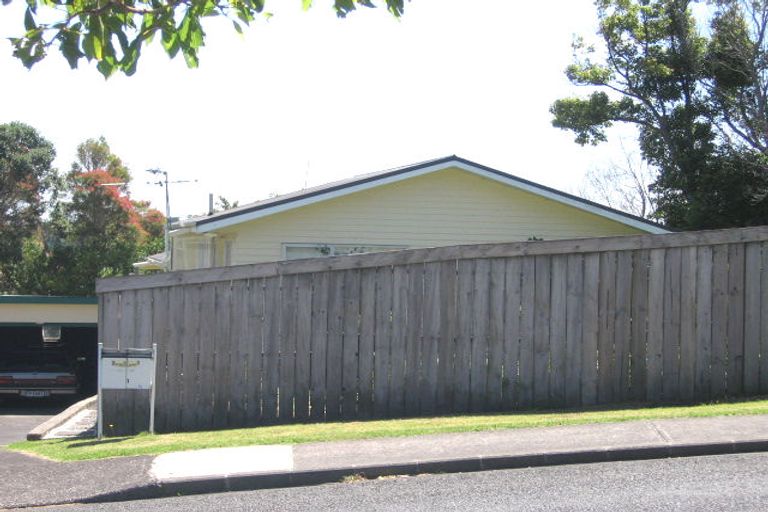 Photo of property in 2/1 Pemberton Avenue, Bayview, Auckland, 0629