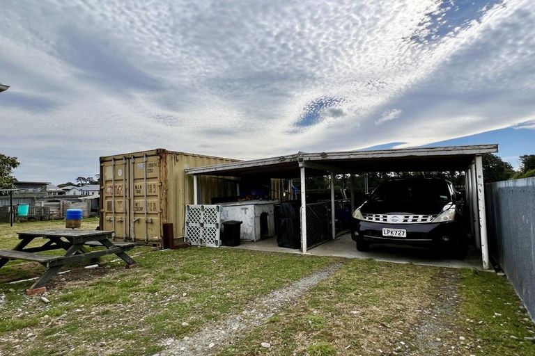 Photo of property in 65 Orawia Road, Tuatapere, 9620