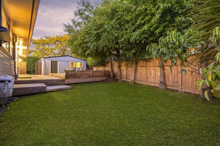 Photo of property in 1/60 Selwyn Crescent, Forrest Hill, Auckland, 0620