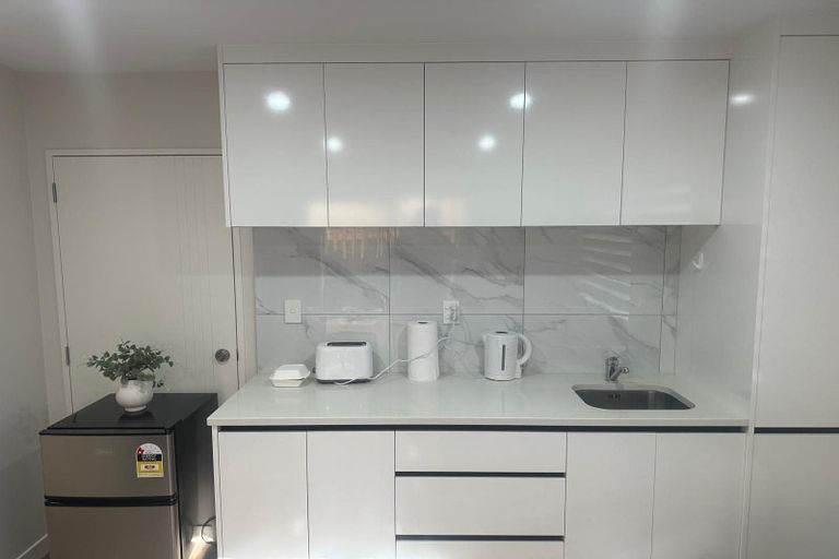 Photo of property in 28b Mason Street, New Lynn, Auckland, 0600