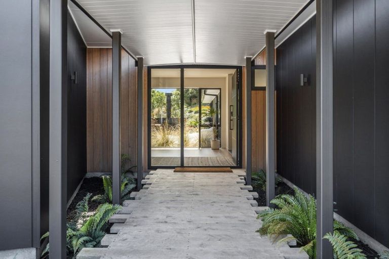 Photo of property in 124 Highland Drive, Acacia Bay, Taupo, 3385