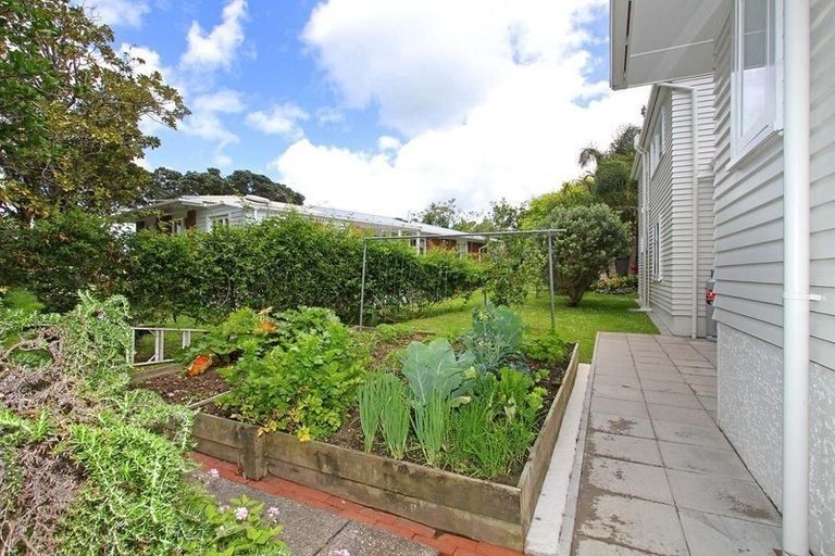 Photo of property in 126 Hinemoa Street, Birkenhead, Auckland, 0626