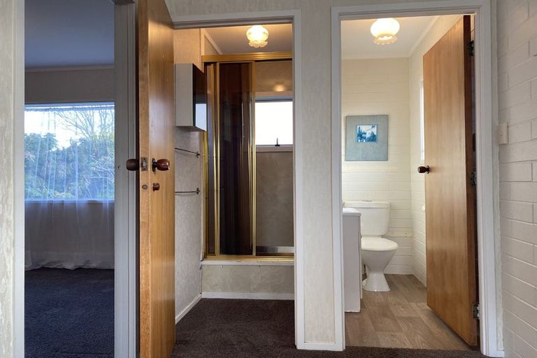 Photo of property in 1 Albatross Road, Red Beach, 0932