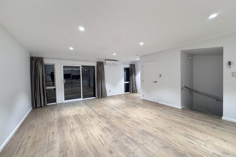 Photo of property in 13 Meritage Lane, Te Atatu South, Auckland, 0610