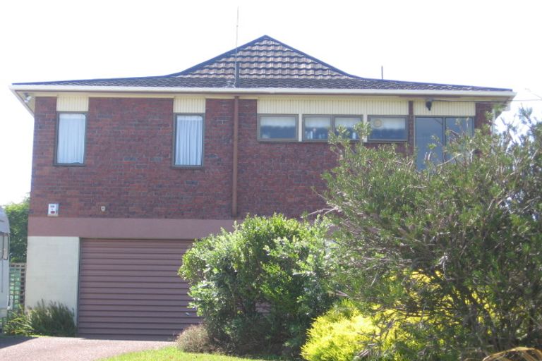 Photo of property in 1/7 Scarboro Terrace, Murrays Bay, Auckland, 0630