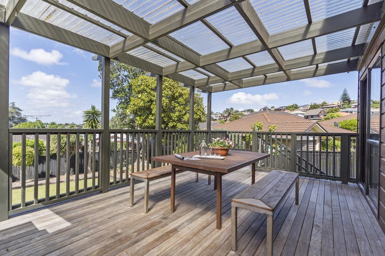 Photo of property in 6 Channing Crescent, Botany Downs, Auckland, 2010