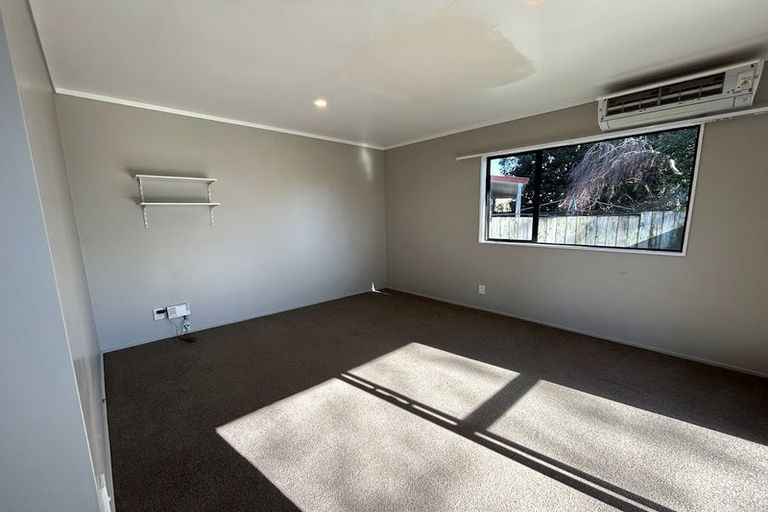 Photo of property in 17 Oakmont Place, Wattle Downs, Auckland, 2103
