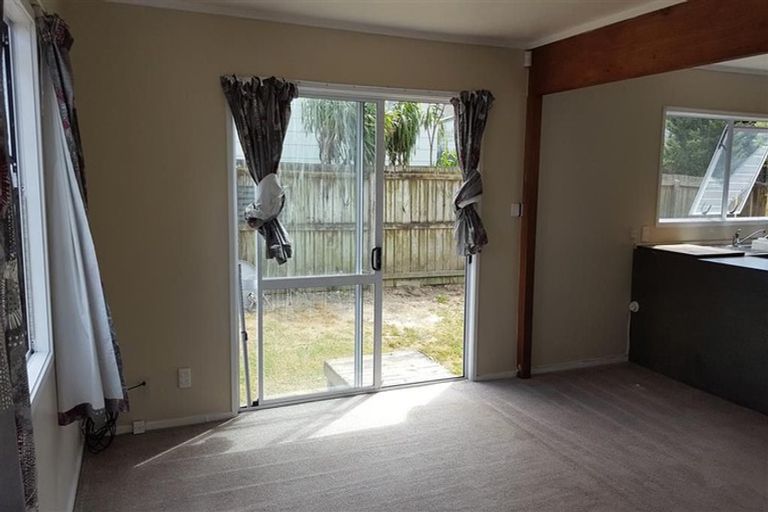 Photo of property in 2/24 Solveig Place, Randwick Park, Auckland, 2105