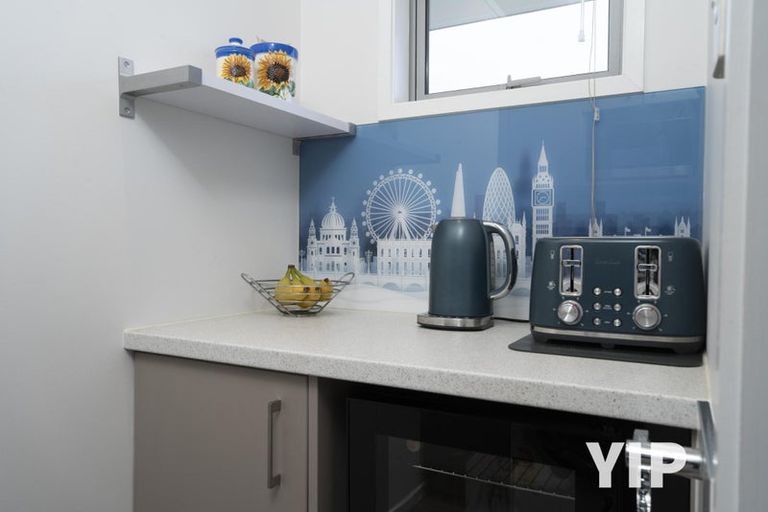 Photo of property in 8 Gow Street, Newlands, Wellington, 6037