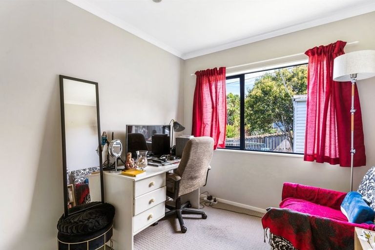 Photo of property in 26b Waimumu Road, Massey, Auckland, 0614