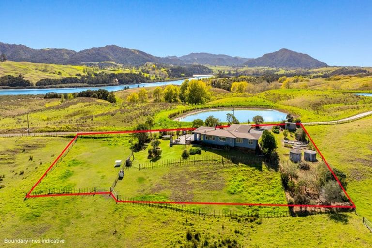 Photo of property in 301 Ranganui Road, Kaiwaka, 0573