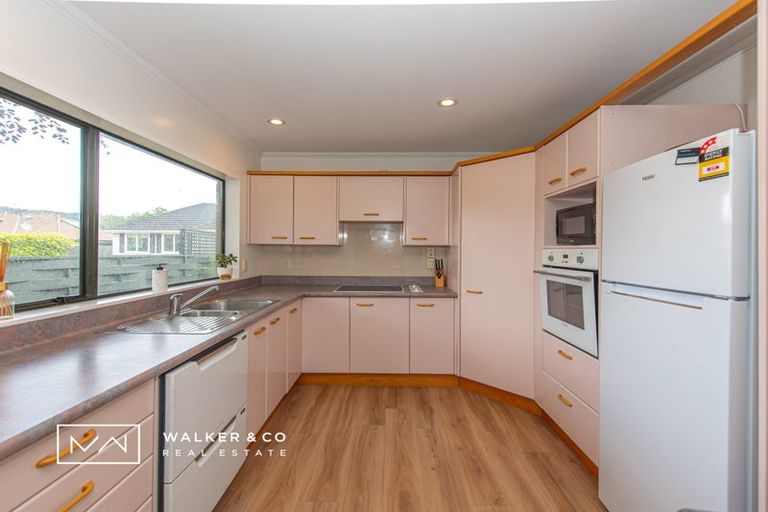 Photo of property in 2 Bathurst Street, Heretaunga, Upper Hutt, 5018