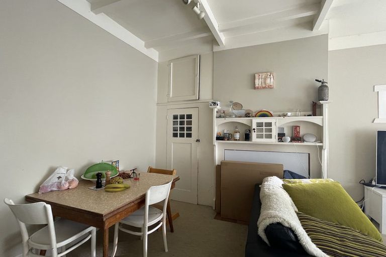 Photo of property in 116 Onewa Road, Northcote, Auckland, 0627