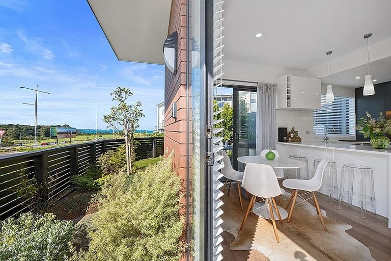 Photo of property in 78 Te Oneroa Way, Long Bay, Auckland, 0630