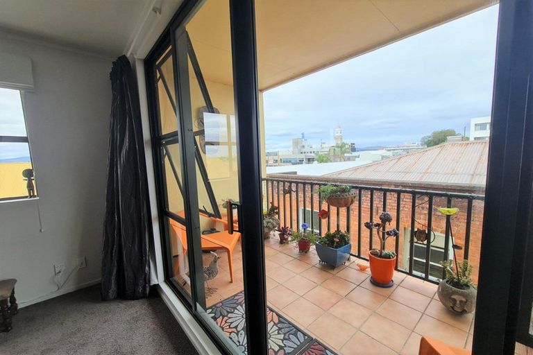 Photo of property in Maddison Apartments, 2/6e Queen Street, Palmerston North, 4410