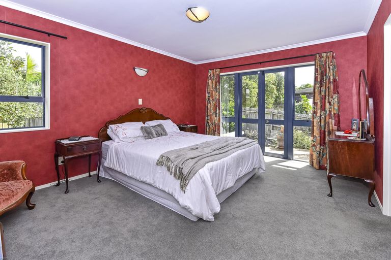 Photo of property in 6 Gleneagles Grove, Wattle Downs, Auckland, 2103