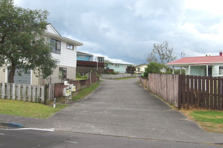 Photo of property in 9 Brougham Place, West Harbour, Auckland, 0618